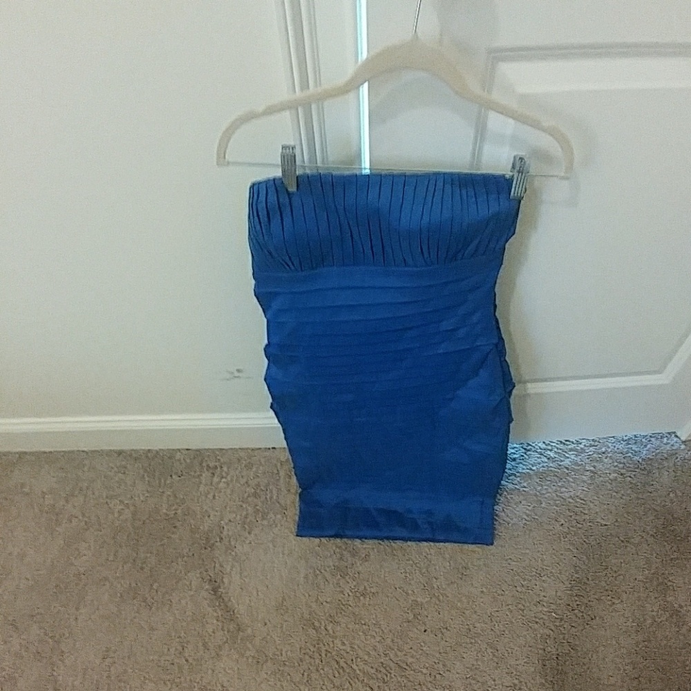 Dress - Picture 3 of 3